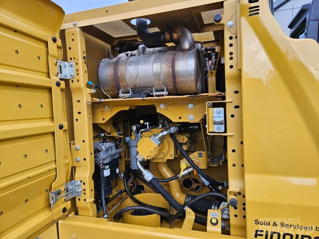 CAT 320 حفارات زحافة