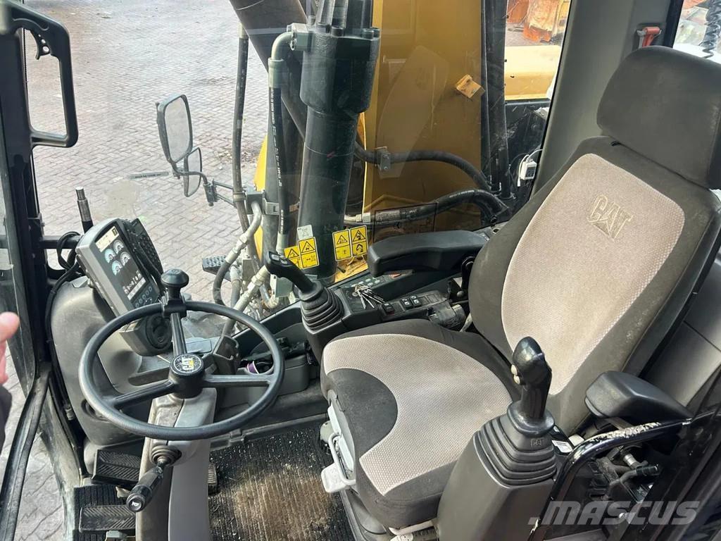 CAT M315D حفارات بعجل