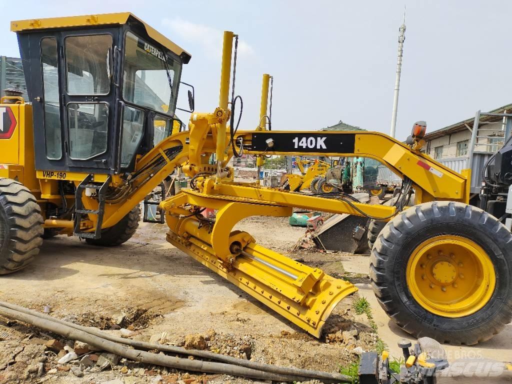CAT 140 K معدات تمهيد الطرق