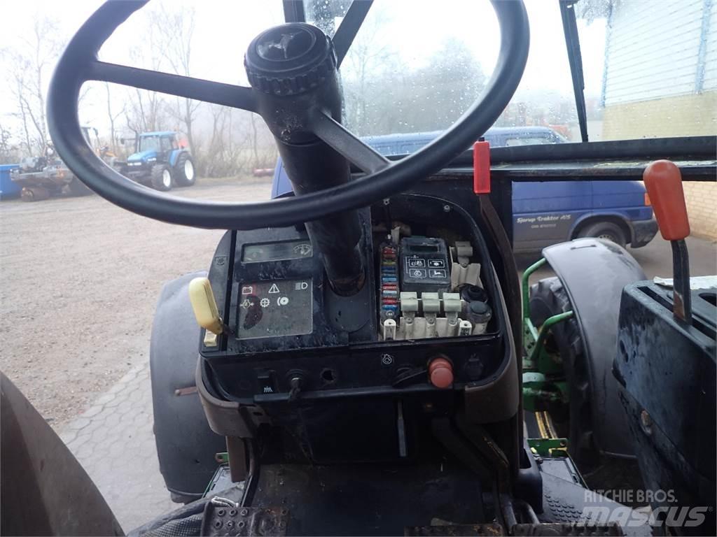 John Deere 3050 الجرارات