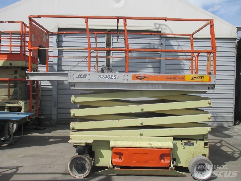 JLG 3246 ES رافعات مقصية الشكل
