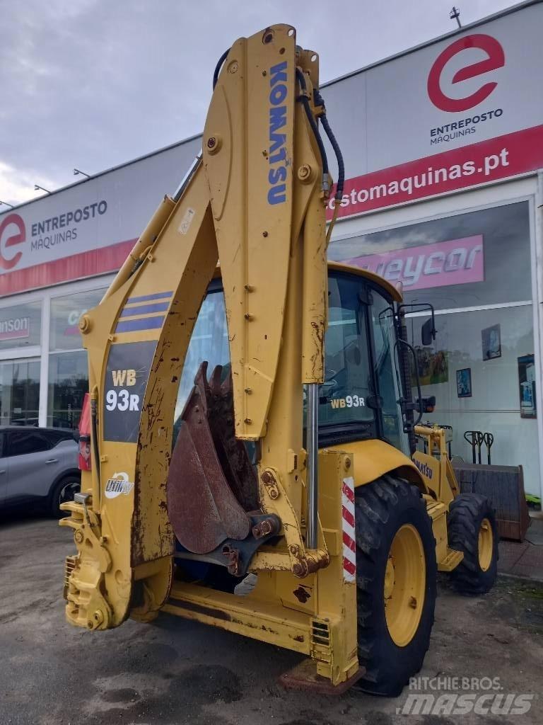 Komatsu WB 93 R لوادر ذات جرافات عكسية