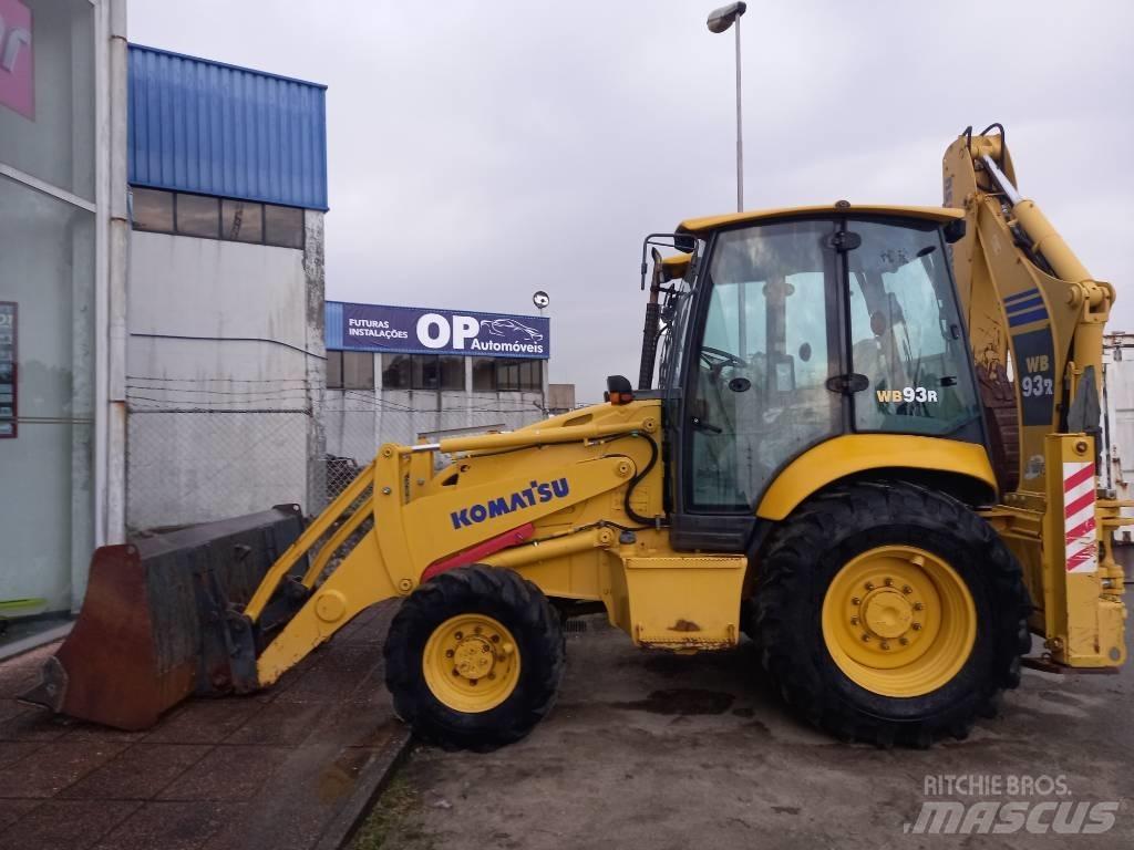 Komatsu WB 93 R لوادر ذات جرافات عكسية