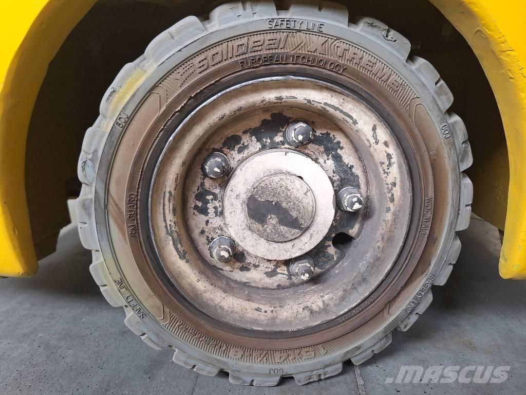 Yale ERP15VT شاحنات ذات رافعات شوكية تعمل بالكهرباء