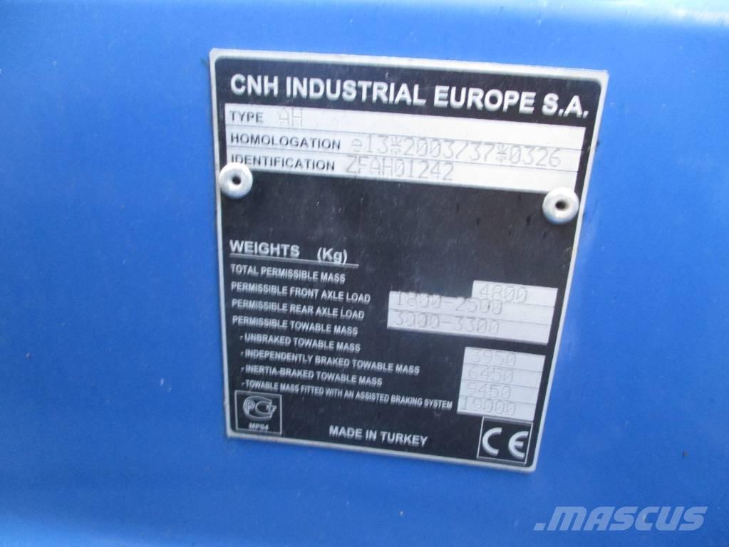 New Holland T 4.65 الجرارات