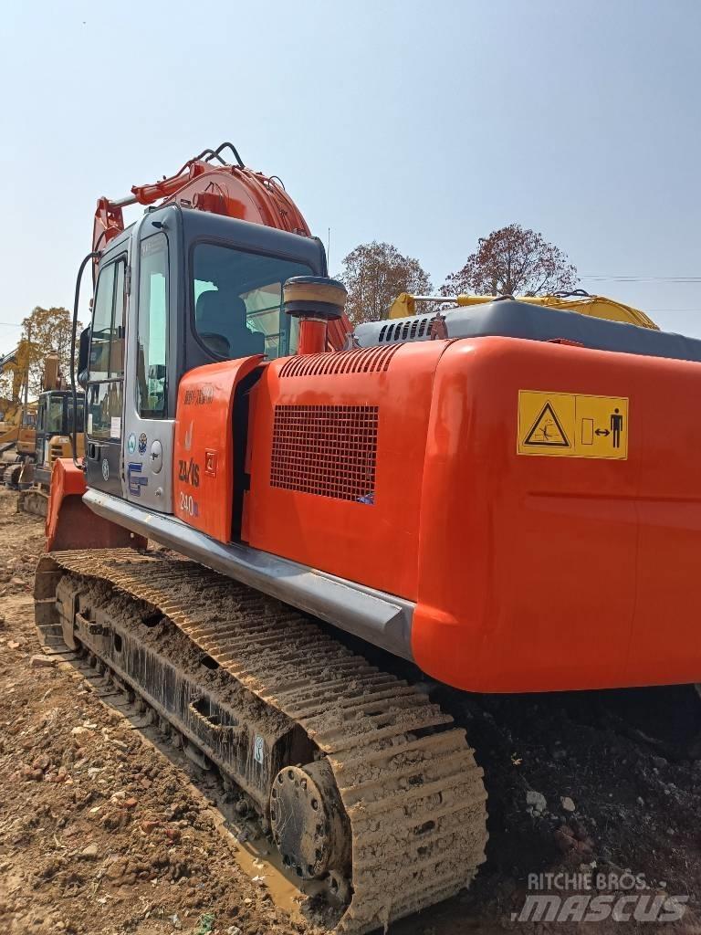 Hitachi ZX 240 حفارات زحافة