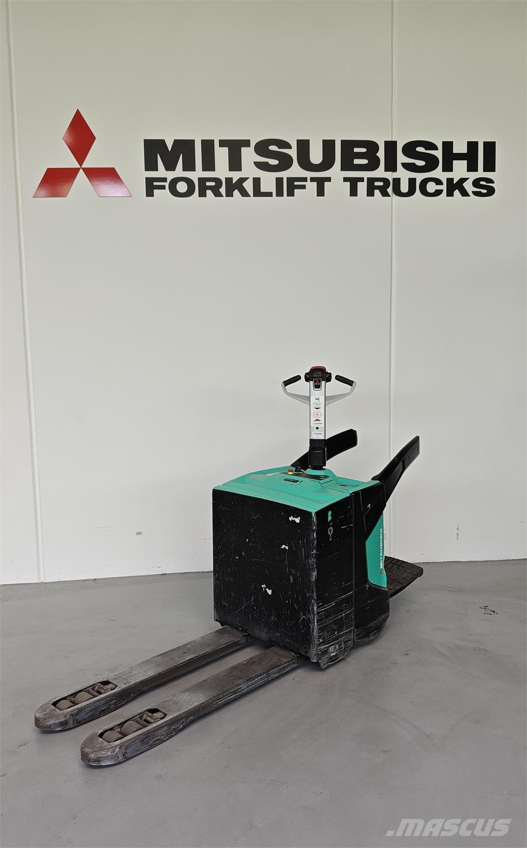 Mitsubishi PBV20N2 شاحنة ذات منصة