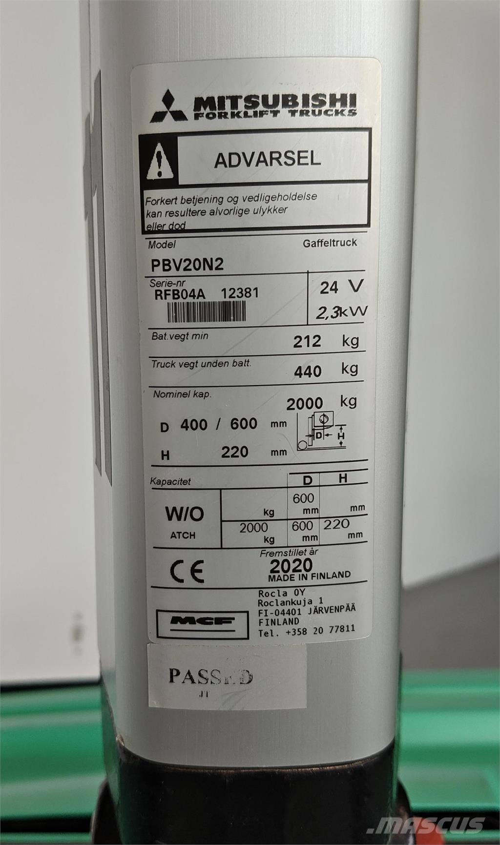 Mitsubishi PBV20N2 شاحنة ذات منصة