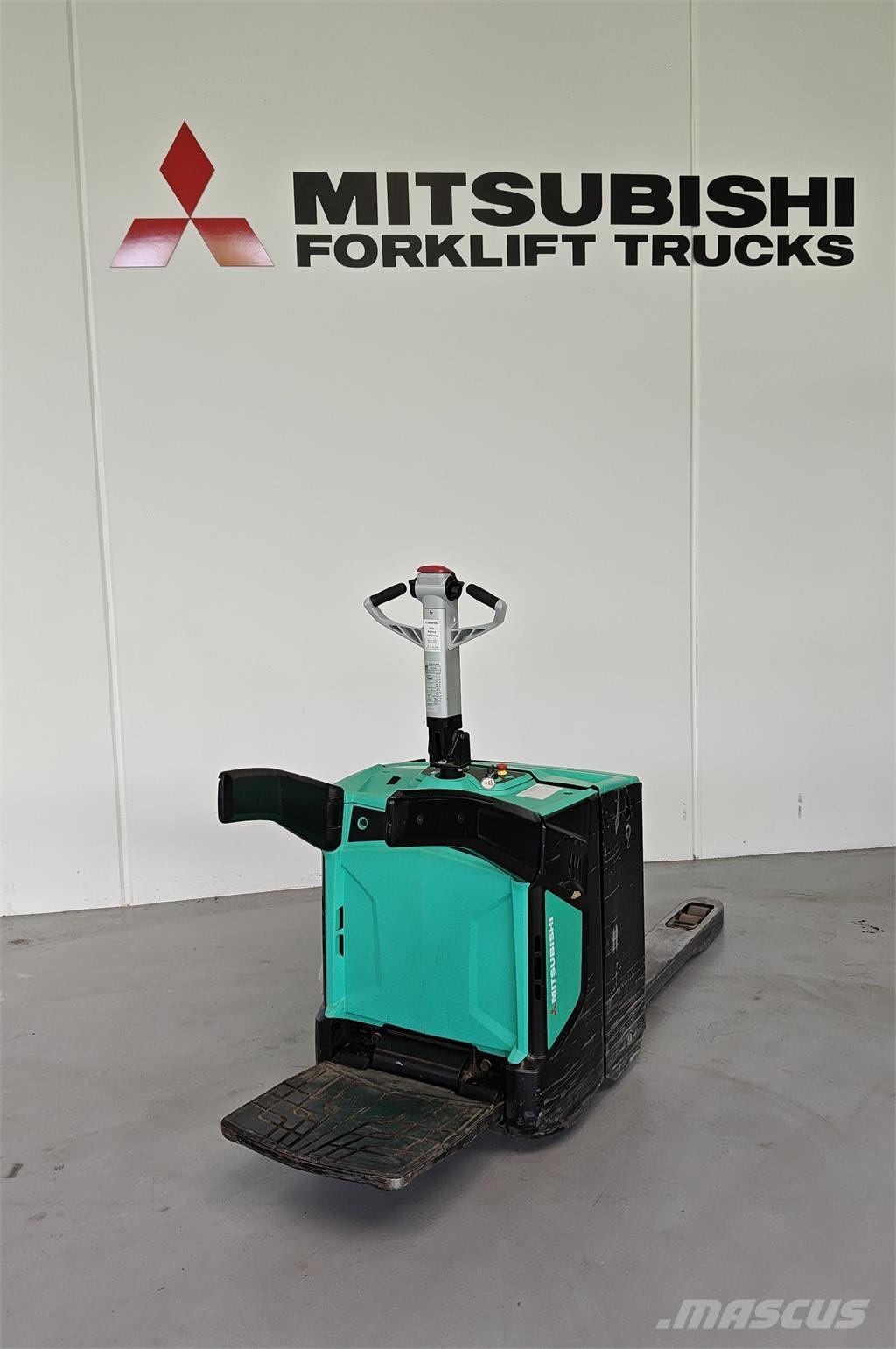 Mitsubishi PBV20N2 شاحنة ذات منصة