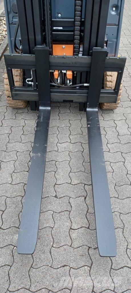 Toyota 8FBM16T شاحنات ذات رافعات شوكية تعمل بالكهرباء