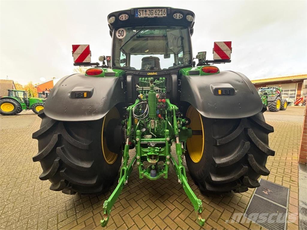 John Deere 6R215 الجرارات