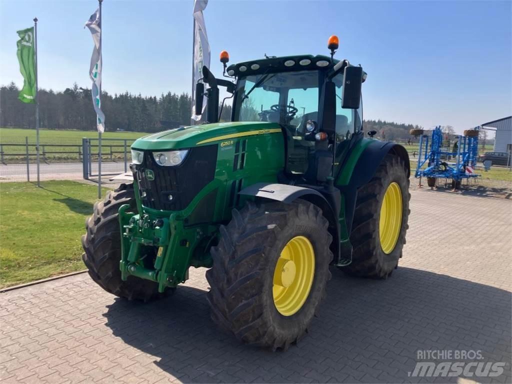 John Deere 6250R الجرارات