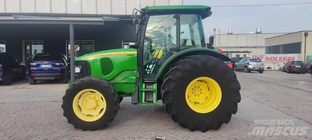 John Deere 5720 الجرارات