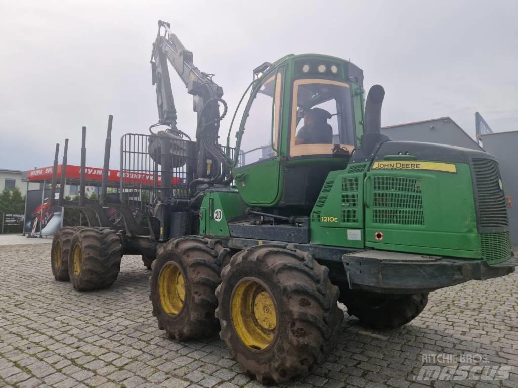 John Deere 1210 E شاحنات