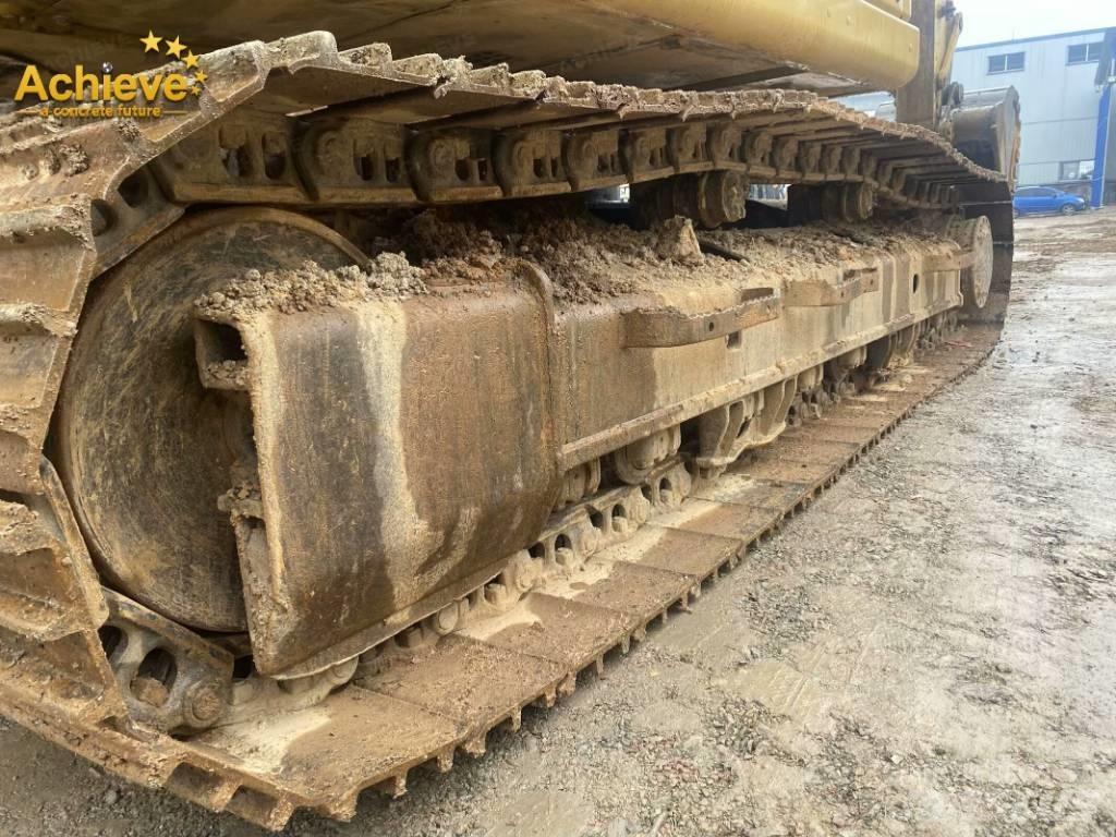 CAT 320 حفارات زحافة