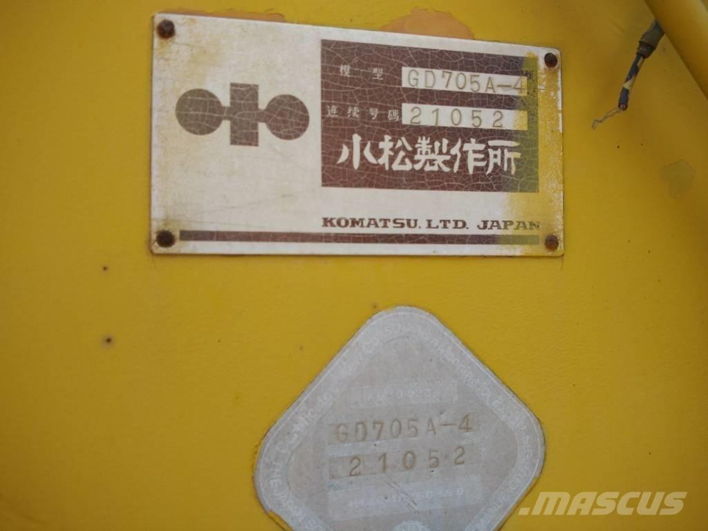 Komatsu GD 705 A-4A معدات تمهيد الطرق