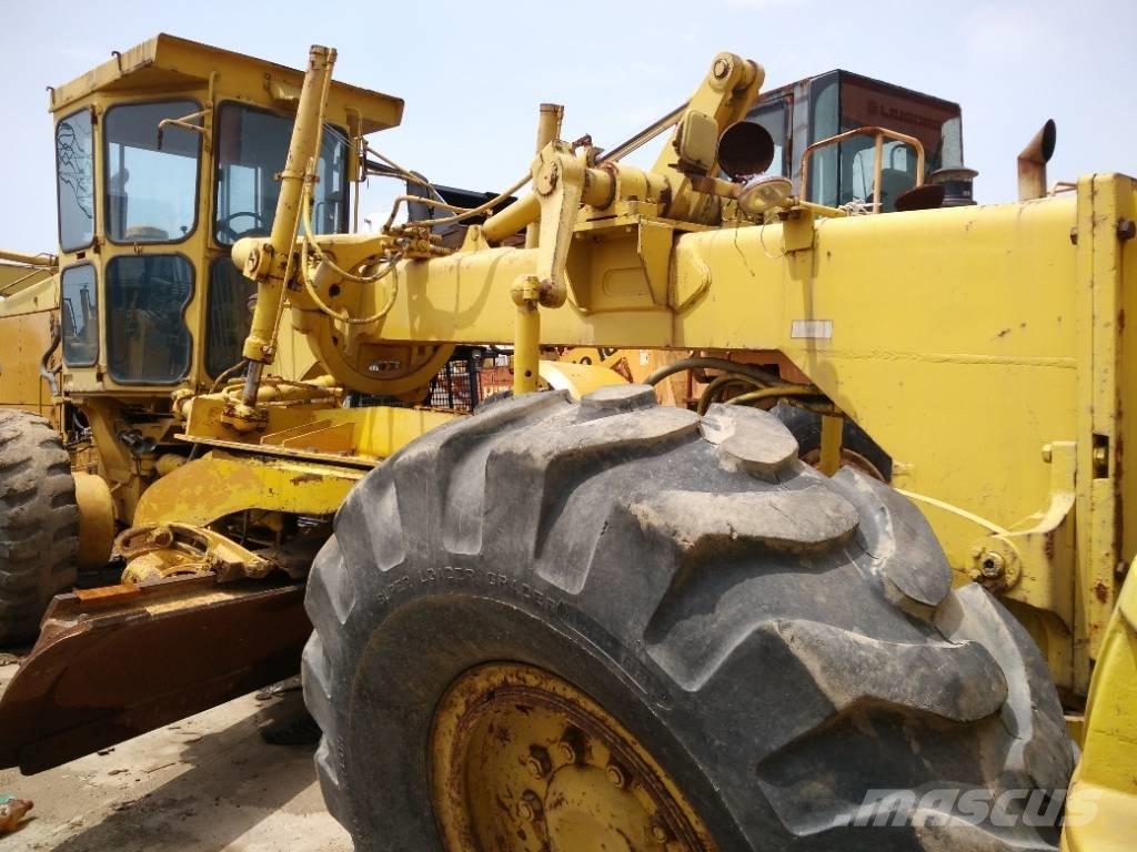 Komatsu GD 705 A-4A معدات تمهيد الطرق