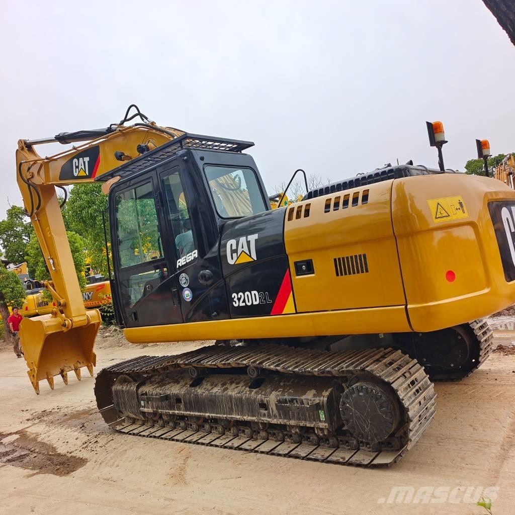 CAT 320 D2L حفارات زحافة