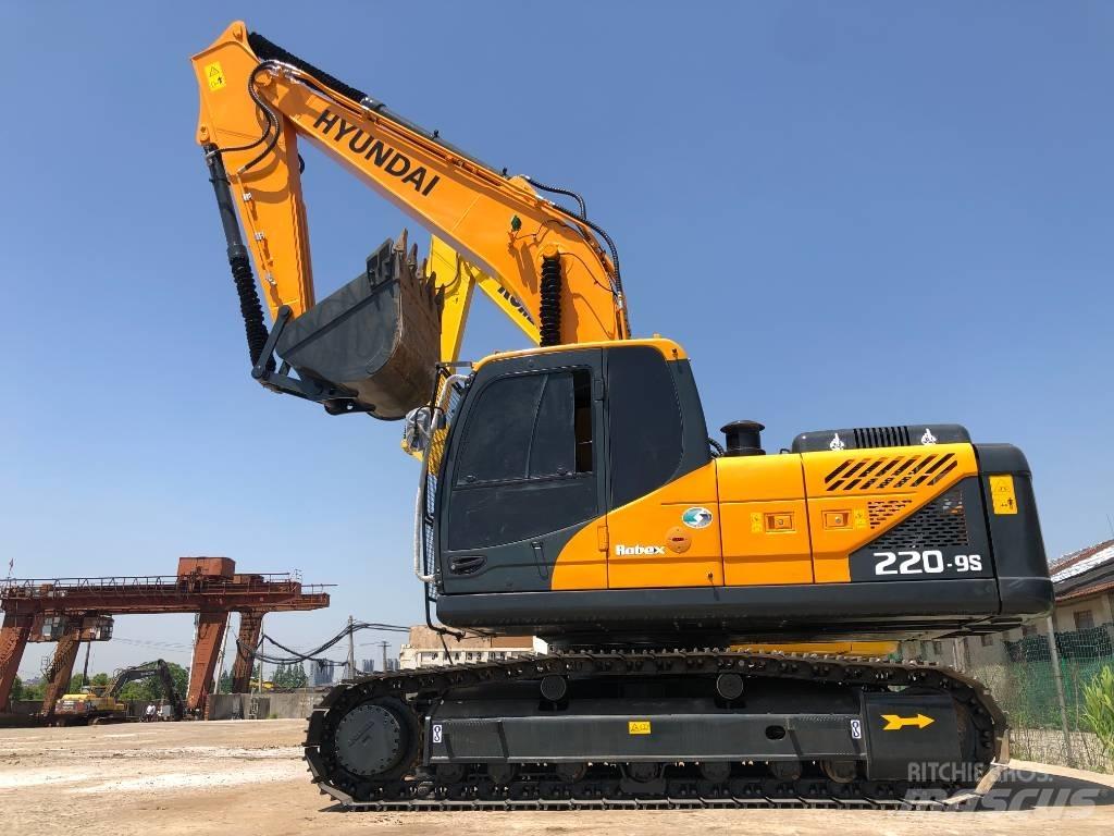 Hyundai R220-9s حفارات زحافة