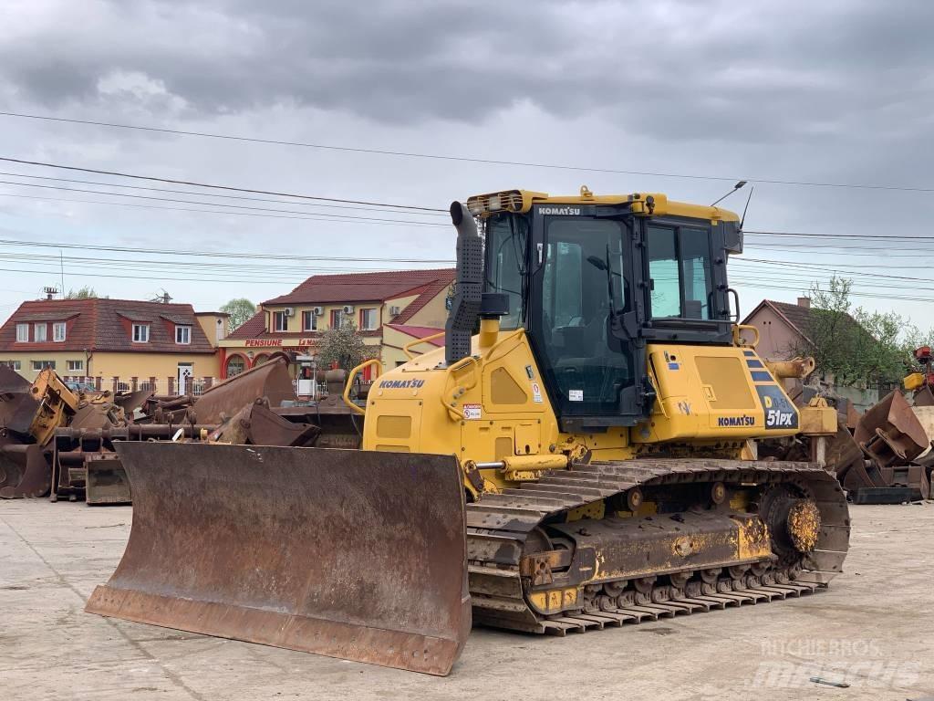 Komatsu D 51 PX-24 بلدوزرات مجنزرة