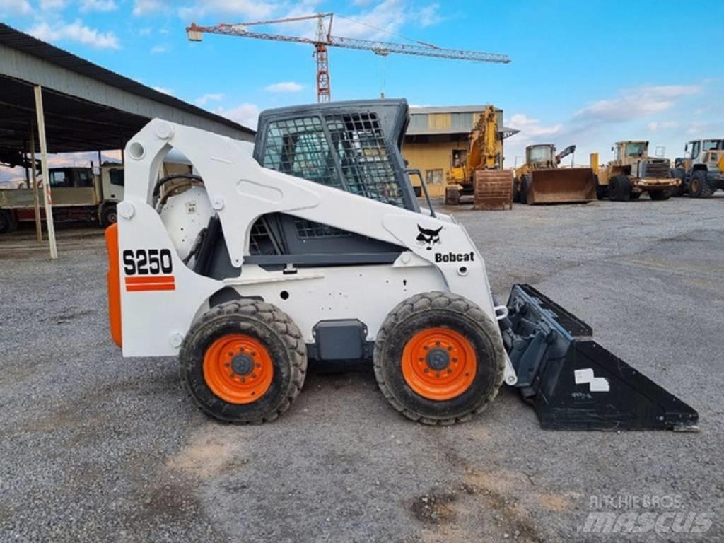 Bobcat S 250 لوادر انزلاقية التوجيه