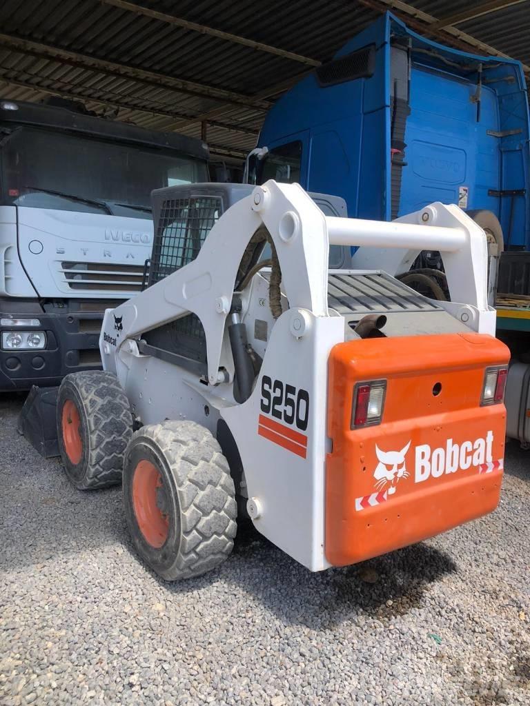 Bobcat S 250 لوادر انزلاقية التوجيه