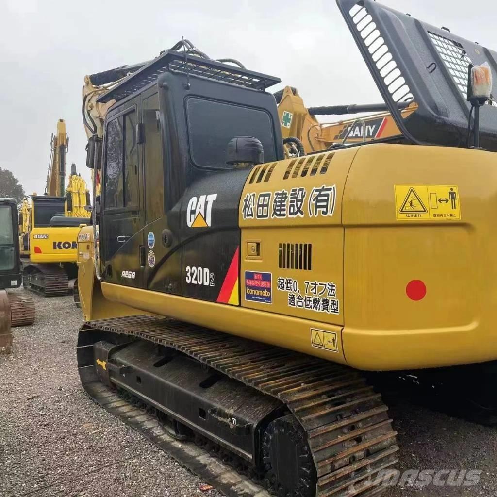 CAT 320 D2 حفارات زحافة