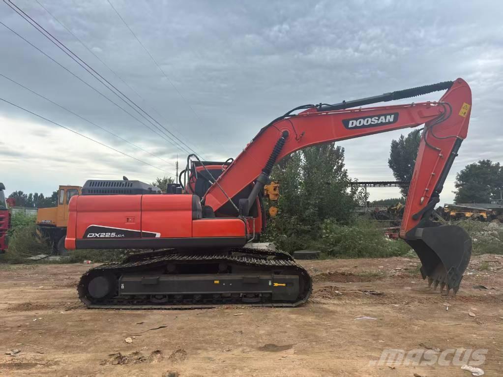 Doosan DX 225 حفارات زحافة