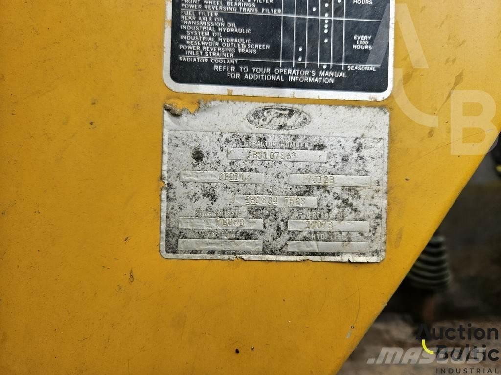 Ford 550 لوادر ذات جرافات عكسية