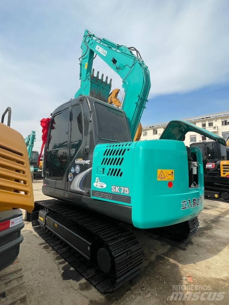 Kobelco SK 75 حفارات زحافة