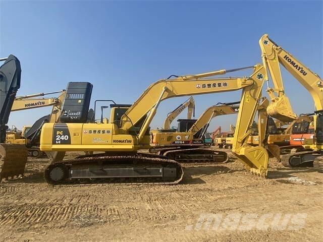 Komatsu PC 240-8 حفارات زحافة