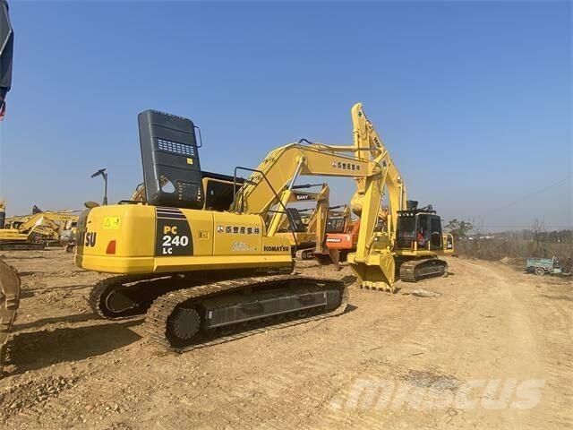 Komatsu PC 240-8 حفارات زحافة