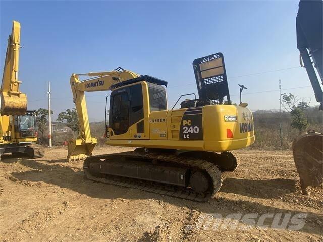 Komatsu PC 240-8 حفارات زحافة