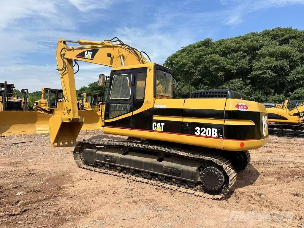 CAT 320 B L حفارات زحافة