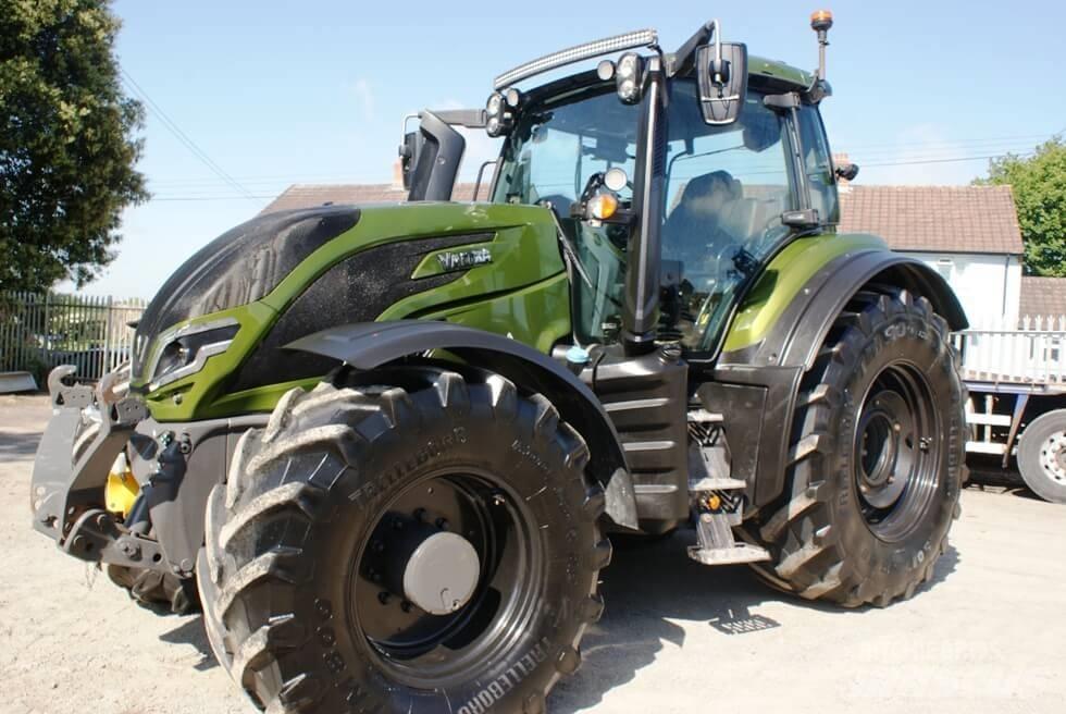 Valtra T 235 D الجرارات