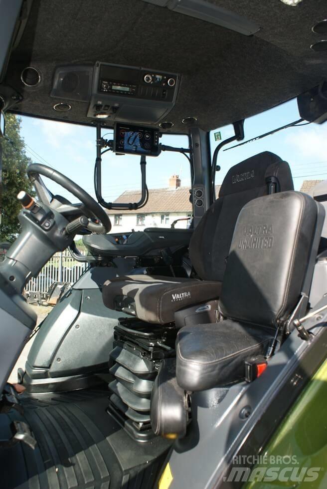 Valtra T 235 D الجرارات