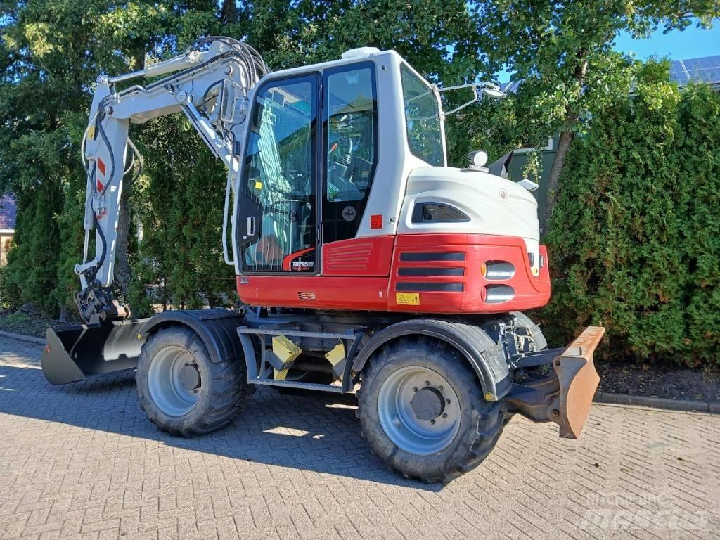 Takeuchi TB 295 W حفارات بعجل