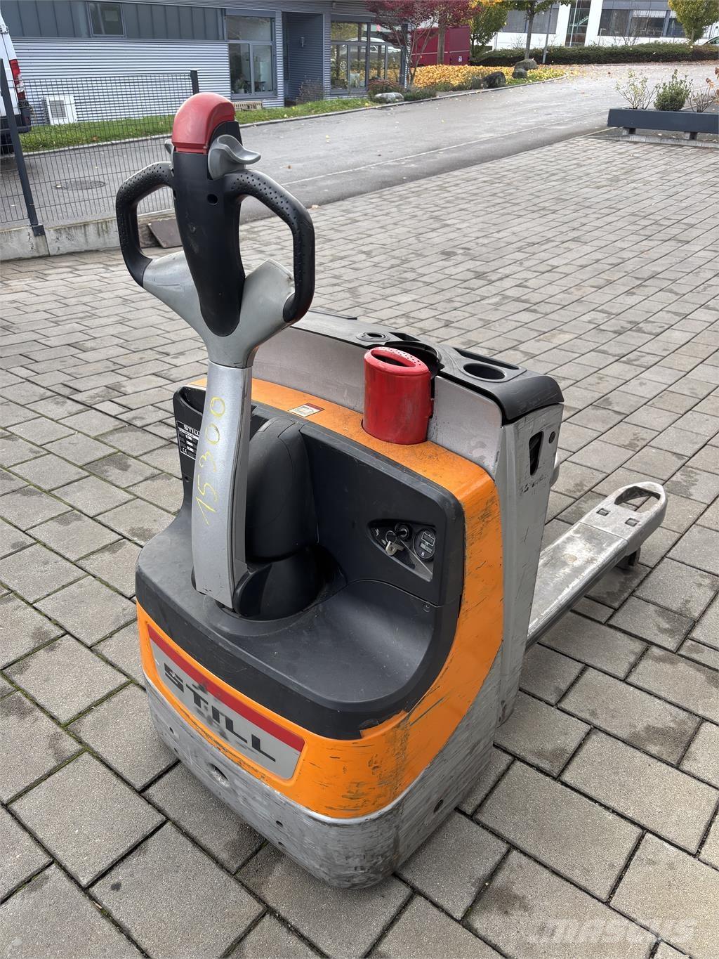 Still EXU16 معدات التكديس الجوالة