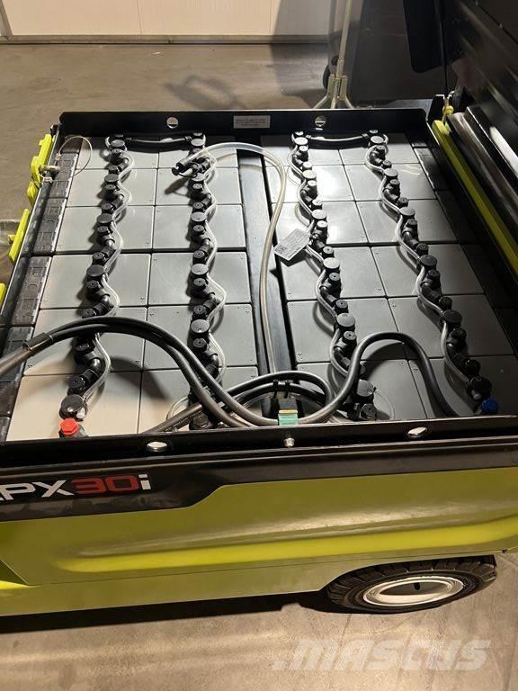  ACTIE - CLARK EPX30i شاحنات ذات رافعات شوكية تعمل بالكهرباء