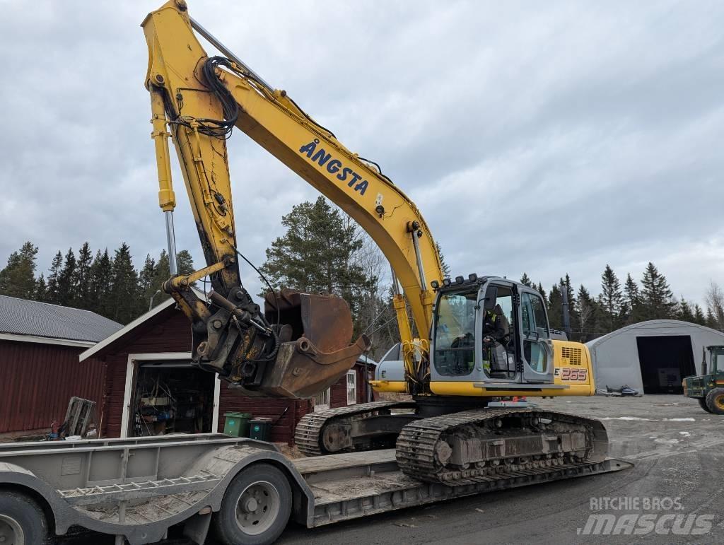 New Holland E 265 حفارات زحافة