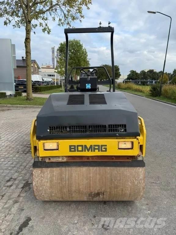 Bomag BW135AD مداحل ثنائية الاسطوانة