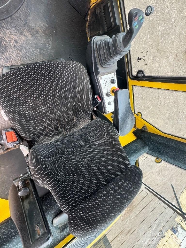 Bomag BW 216 D H-4 مداحل أحادية الأسطوانة