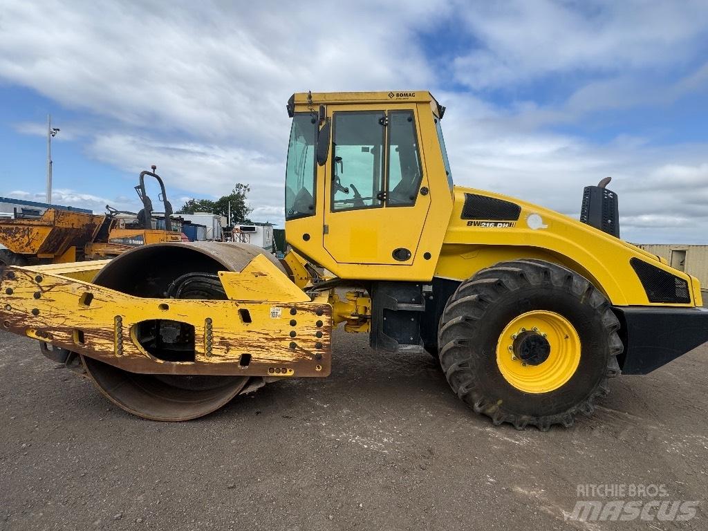 Bomag BW 216 D H-4 مداحل أحادية الأسطوانة