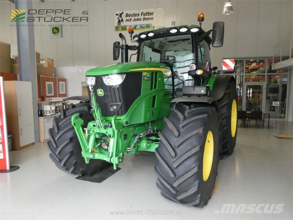John Deere 6R 215 الجرارات