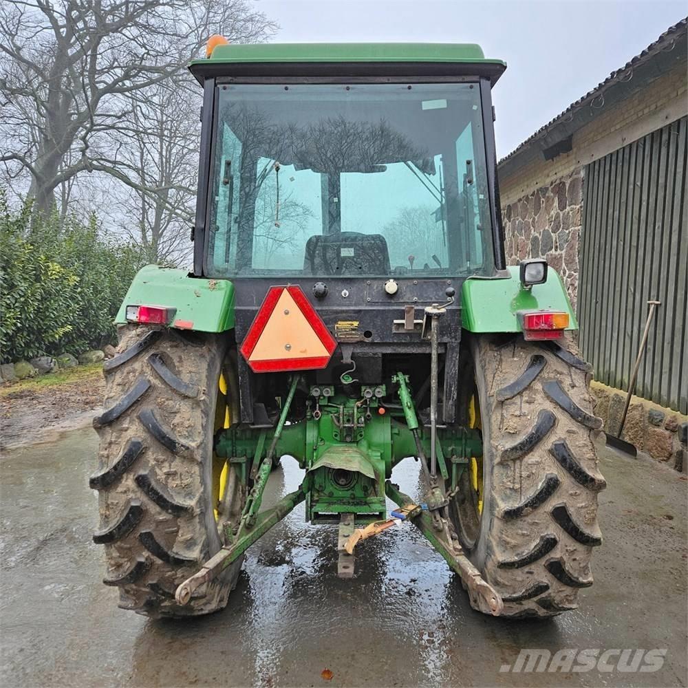 John Deere 2040 الجرارات