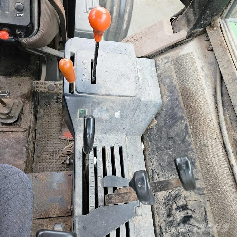 John Deere 2040 الجرارات