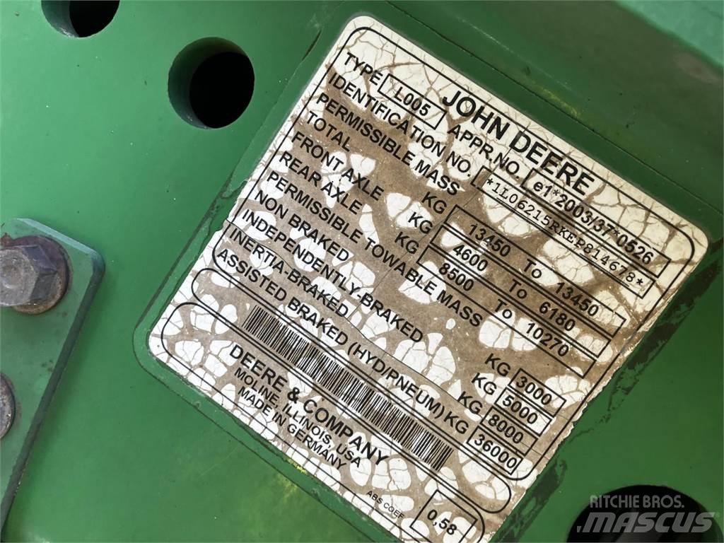 John Deere 6215R الجرارات