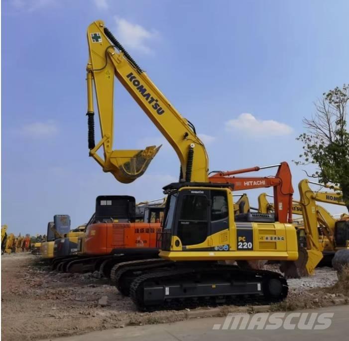 Komatsu PC220-8 حفارات زحافة