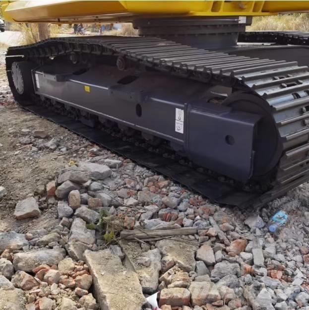 Komatsu PC220-8 حفارات زحافة