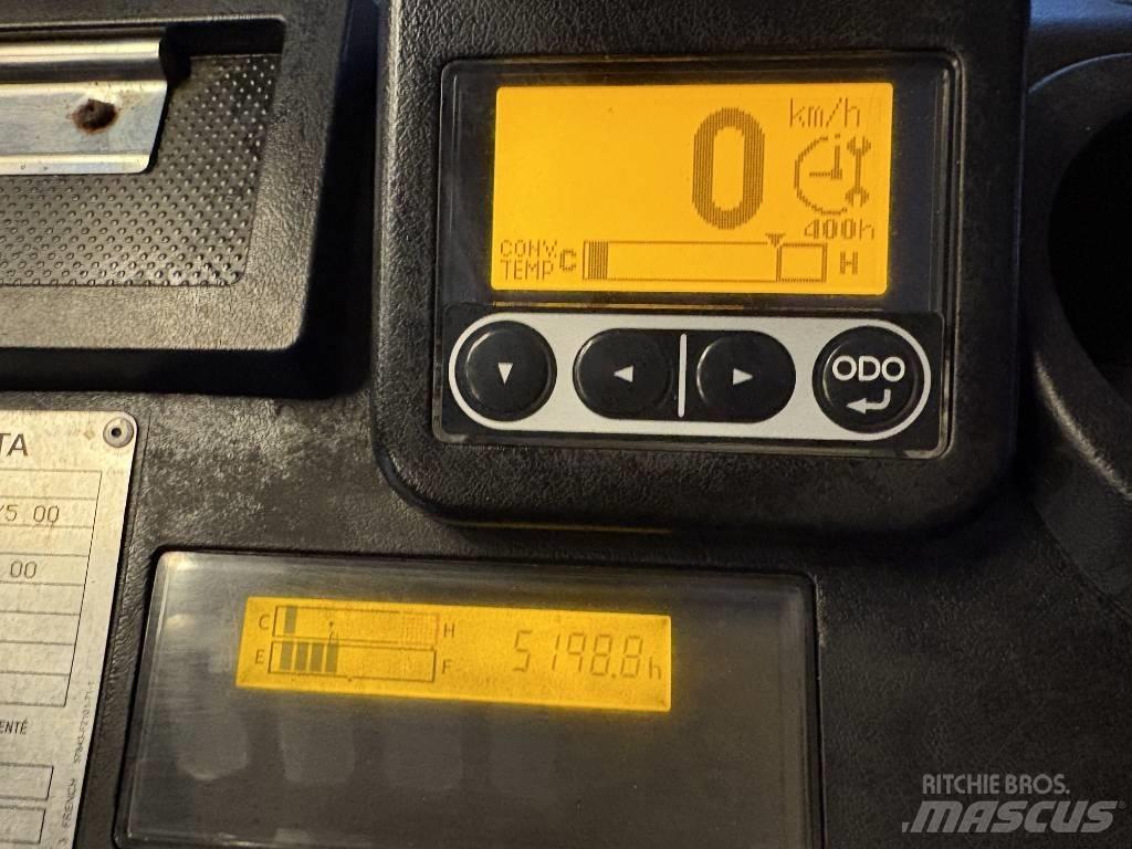 Toyota 02-8 FDF 25 شاحنات الديزل